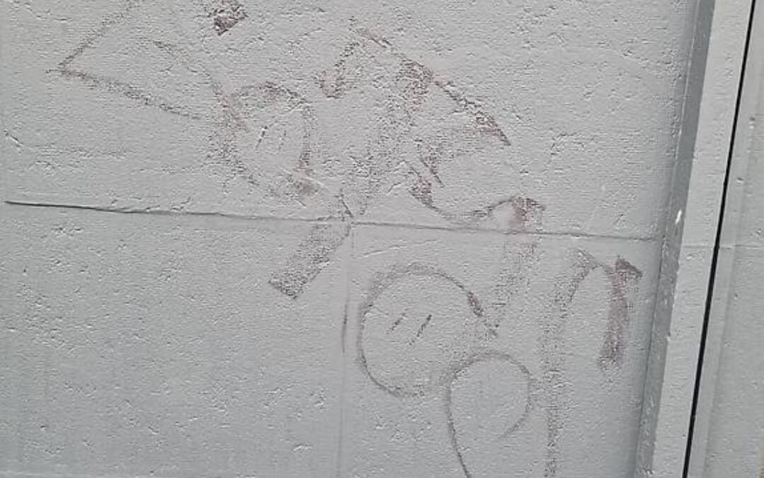 Graffitienfernung auf Fassade
